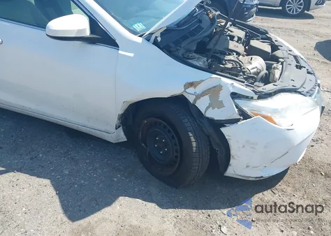 2017 Toyota Camry Le z USA, uszkodzony, nr VIN 4T1BF1FK2HU720907